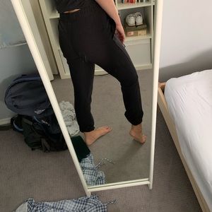 Lululemon on the fly pants